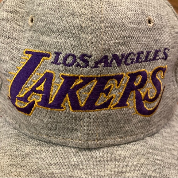 Vintage Los Angeles Lakers Sports Specialties Heather Script Motion Snapback Hat - Picture 5 of 12